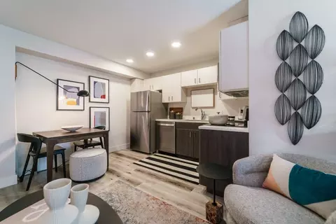 321 Bercut Dr, Sacramento, CA 95811