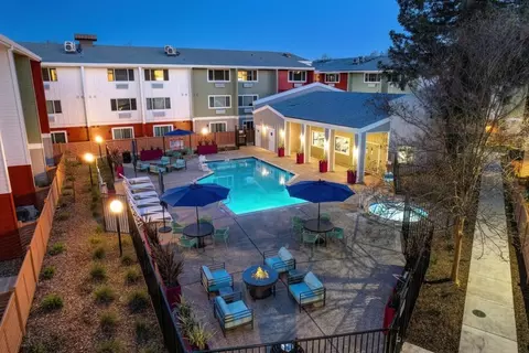 321 Bercut Dr, Sacramento, CA 95811