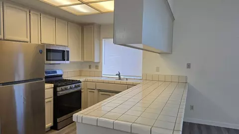 376 Marna Dr, Vacaville, CA 95687