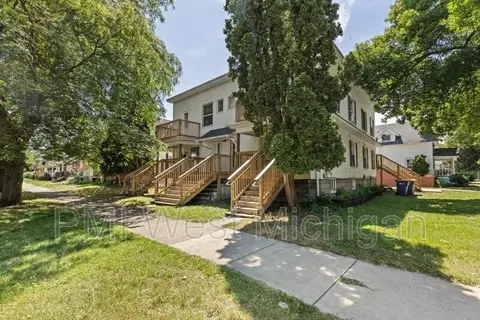 1057 Pine Ave NW, Grand Rapids, MI 49504