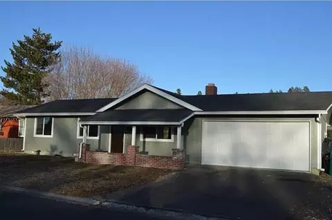 1017 Merryman Dr, Klamath Falls, OR 97603