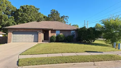1305 E Hampton Dr, Ozark, MO 65721