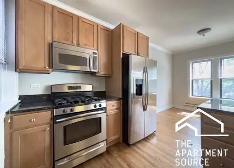 750 W Addison St #S3, Chicago, IL 60613