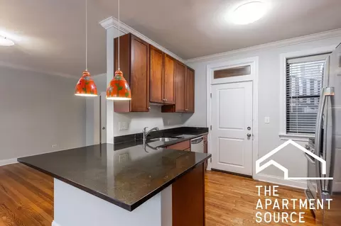 740 W Addison St #S1, Chicago, IL 60613