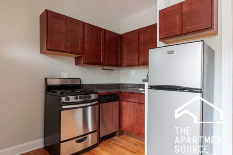 n pine grove ave, Chicago, IL 60657
