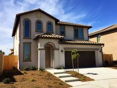 1009 E Carnoustie Ave, Fresno, CA 93730
