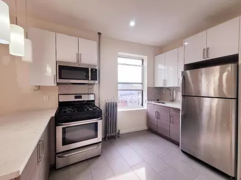 30-78 38th St, New York, NY 11103