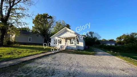 205 W Willow St, Linden, TN 37096