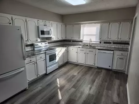 12223 Weir St, Omaha, NE 68137