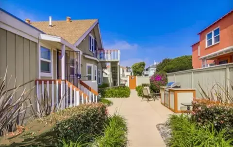919 Emerald St #A, San Diego, CA 92109