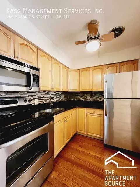 246 S Marion St #1D, Oak Park, IL 60302