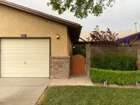 22 Bent Tree Rd #C, Roswell, NM 88201