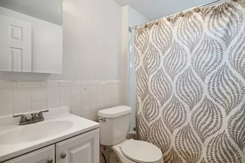 909 E Jolly Rd, Lansing, MI 48910 photo 5