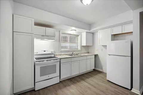 909 E Jolly Rd, Lansing, MI 48910