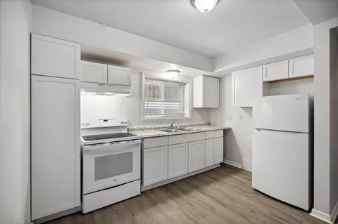 909 E Jolly Rd, Lansing, MI 48910 photo 6