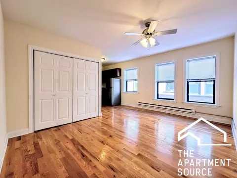 821 W Cornelia Ave #214, Chicago, IL 60657