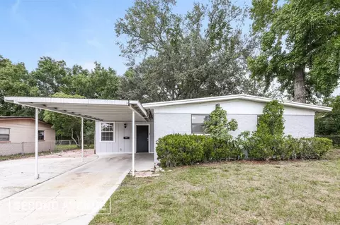 285 Renne Dr N, Jacksonville, FL 32218