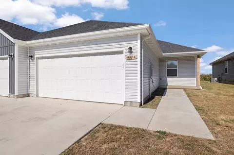 331 W Summit St #A, Aurora, MO 65605