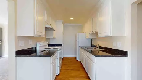 335 Enfrente Rd #28, Novato, CA 94949