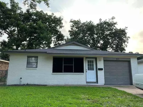 511 Guyer St, Sugar Land, TX 77498