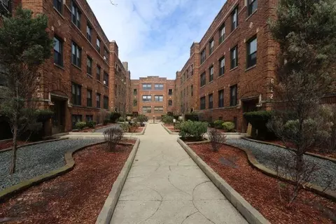 cornelia + broadway, Chicago, IL 60657