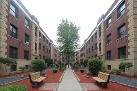 827 W Waveland Ave #1N, Chicago, IL 60613