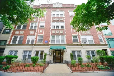 511 W Melrose St #306, Chicago, IL 60657