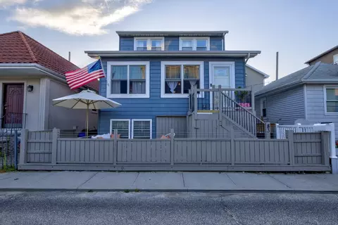 83 Vermont St, Long Beach, NY 11561