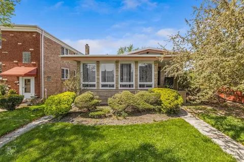 8742 Saint Louis Ave #B, Skokie, IL 60076