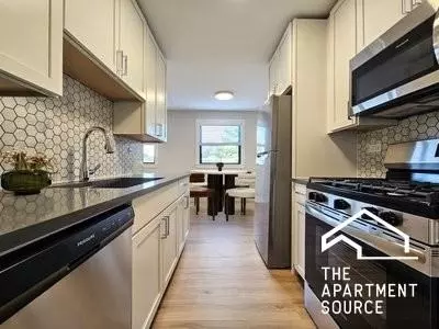 530 W Aldine Ave #102, Chicago, IL 60657
