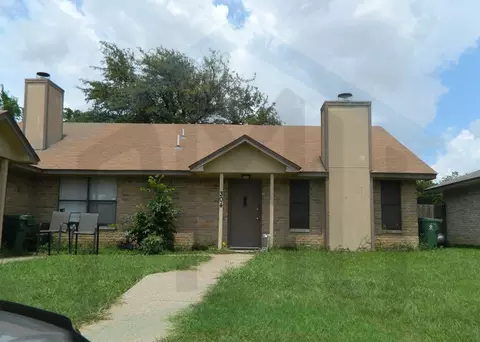 304 Shady Valley Dr, Mansfield, TX 76063