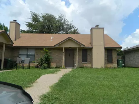 304 Shady Valley Dr, Mansfield, TX 76063