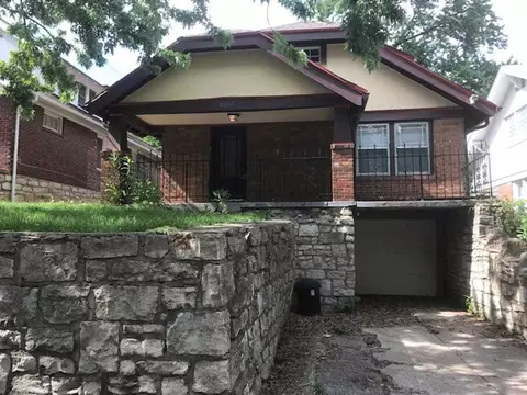 1204 W 48th St, Kansas City, MO 64112