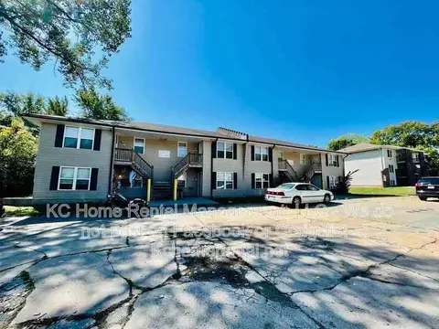 9213 E 54th St, Raytown, MO 64133