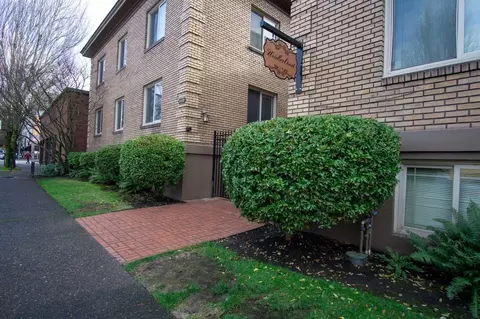 1410 NE Weidler St #03, Portland, OR 97232
