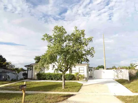 2337 Greenwood St, Deltona, FL 32738