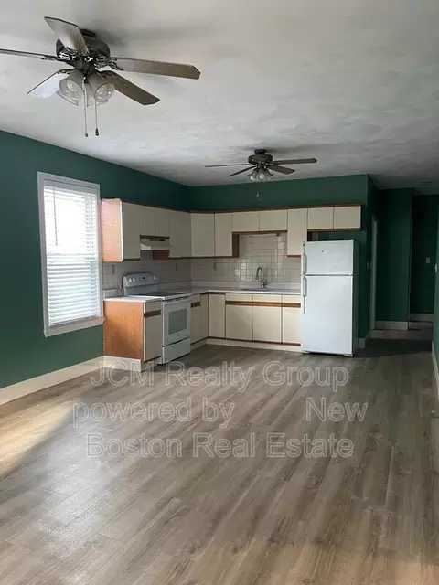 98 Margin St #2L, Salem, MA 01970