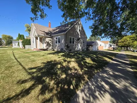 1625 W 6th St, Waterloo, IA 50702