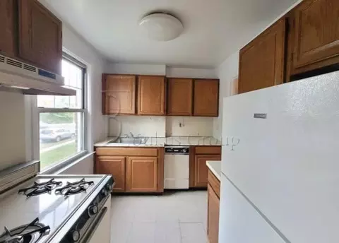 2916 149th St, Flushing, NY 11354