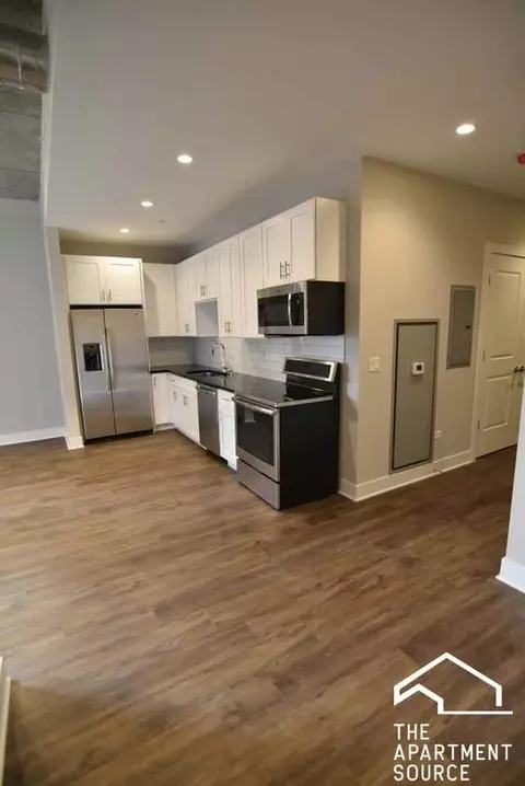 3833 N Broadway St #419, Chicago, IL 60613