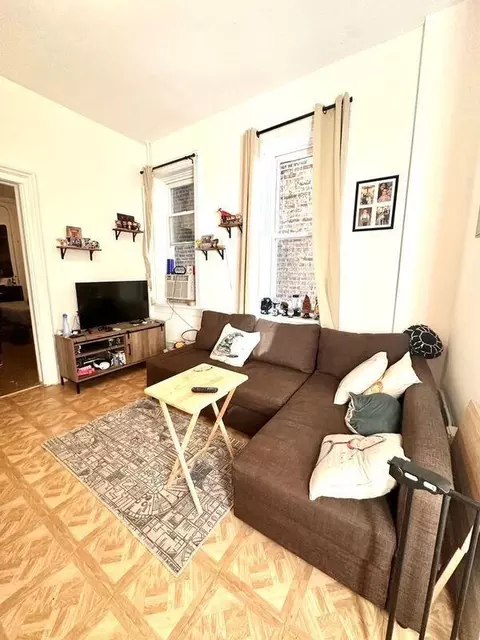 1325 W 18th St #2M, Chicago, IL 60608