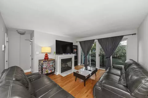 7527 N Damen Ave #P2, Chicago, IL 60645