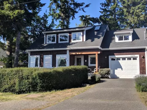 1273 Halsey Dr, Coupeville, WA 98239