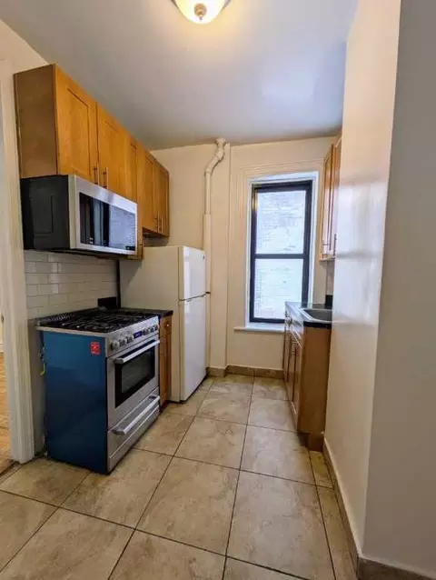 230 E 78th St #3, New York, NY 10075