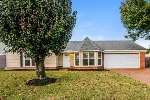 4246 Shadow Glen Dr, Horn Lake, MS 38637