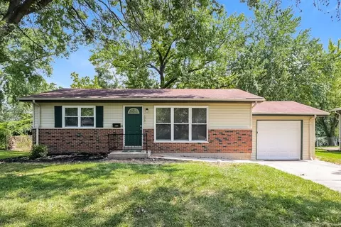 1860 Apple Blossom Ct, Florissant, MO 63031