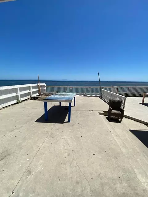 6669 Del Playa Dr, Isla Vista, CA 93117