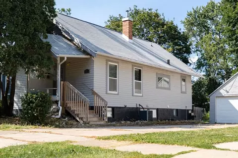 1115 W 11th St, Cedar Falls, IA 50613