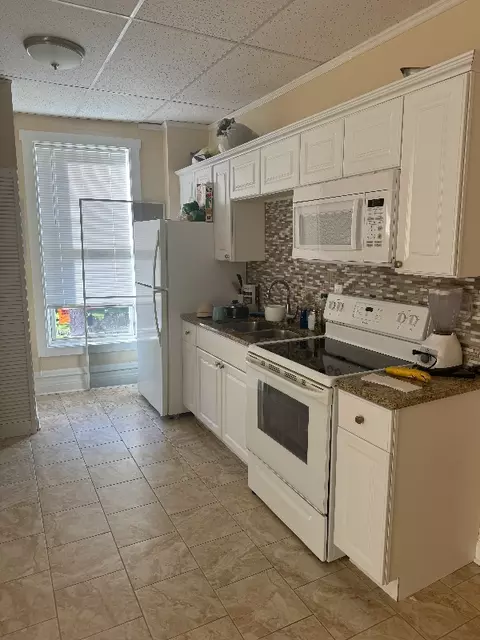 503 N Milwaukee Ave #A, Libertyville, IL 60048