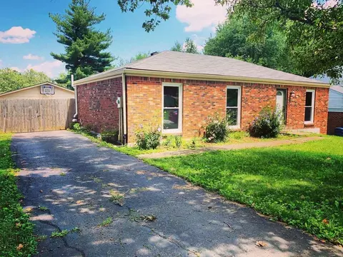 4001 Riveroaks Cir, Louisville, KY 40241